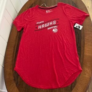 NWT Women’s Atlanta Hawks Scoop Hem Tee size L